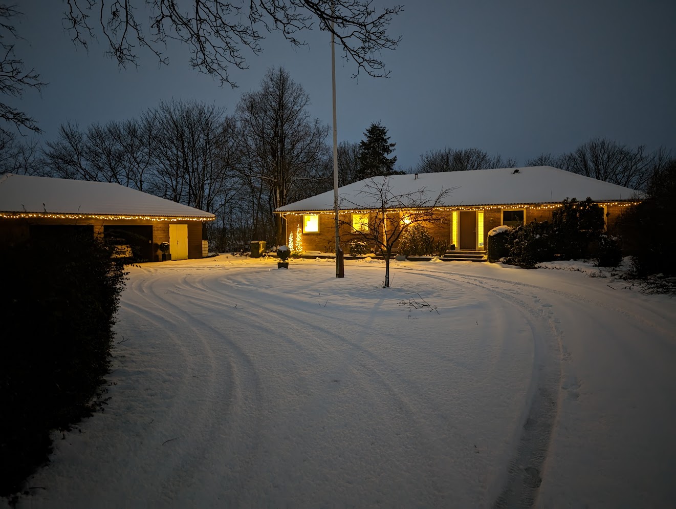 Outdoor Lights on a Sunset Schedule — Govee and LEDVANCE
